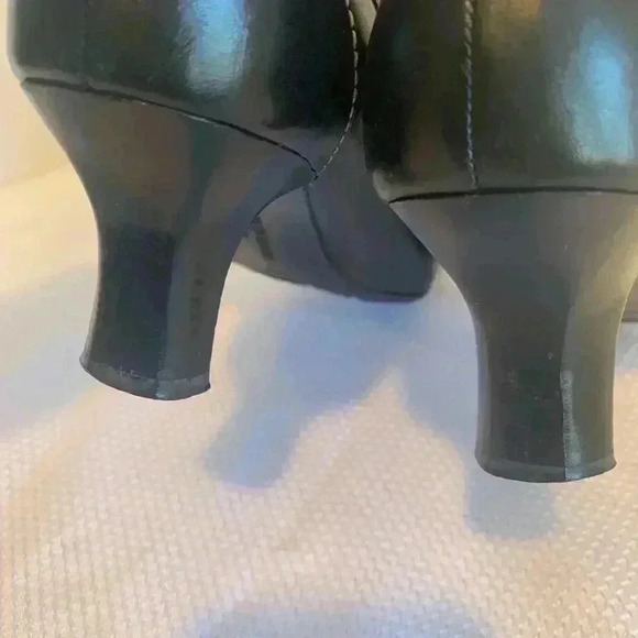 Anne Klein Black Heels - Picture 7 of 14